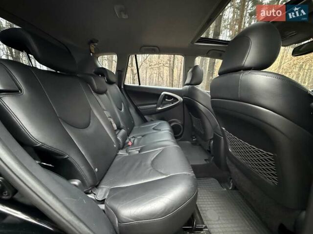 Чорний Тойота РАВ 4, об'ємом двигуна 2 л та пробігом 177 тис. км за 10999 $, фото 30 на Automoto.ua