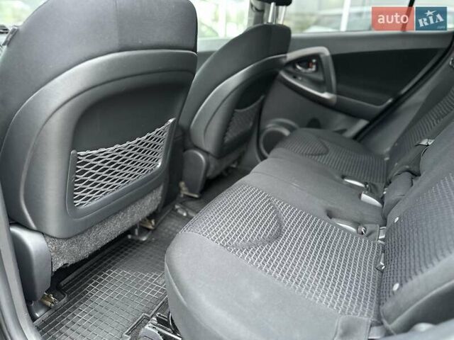 Черный Тойота РАВ 4, объемом двигателя 2 л и пробегом 253 тыс. км за 9500 $, фото 15 на Automoto.ua
