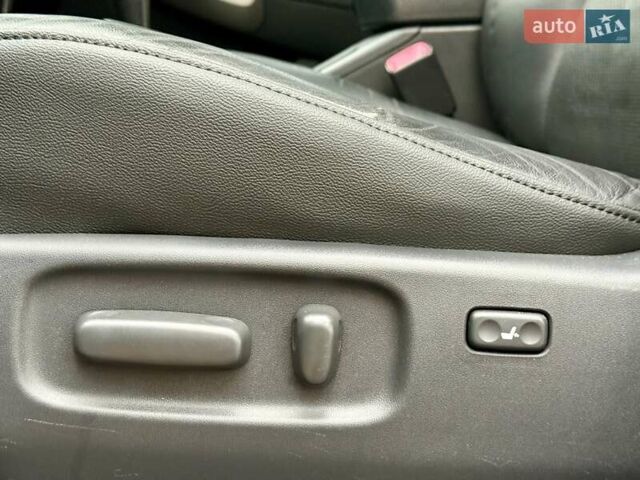Чорний Тойота РАВ 4, об'ємом двигуна 2 л та пробігом 177 тис. км за 10999 $, фото 57 на Automoto.ua