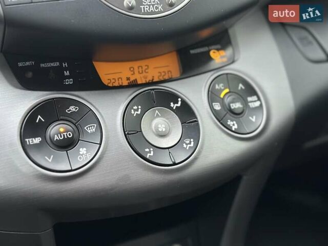 Черный Тойота РАВ 4, объемом двигателя 2 л и пробегом 253 тыс. км за 9500 $, фото 22 на Automoto.ua