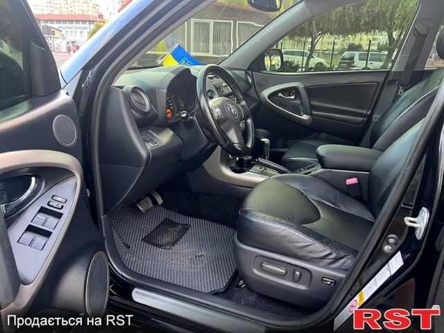 Черный Тойота РАВ 4, объемом двигателя 2 л и пробегом 275 тыс. км за 10800 $, фото 3 на Automoto.ua