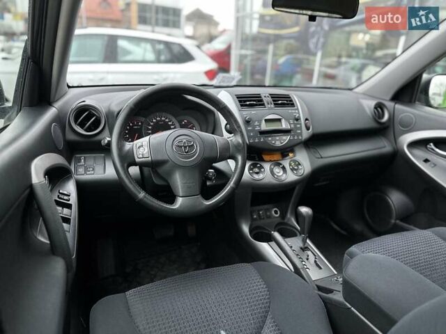 Черный Тойота РАВ 4, объемом двигателя 2 л и пробегом 253 тыс. км за 9500 $, фото 9 на Automoto.ua