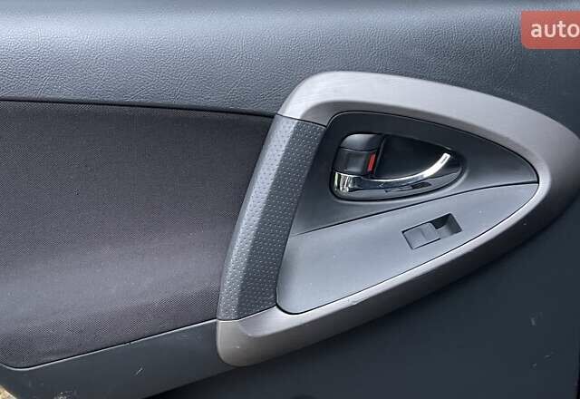 Черный Тойота РАВ 4, объемом двигателя 2 л и пробегом 176 тыс. км за 10450 $, фото 39 на Automoto.ua