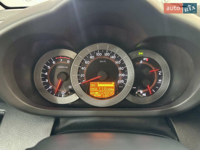 Чорний Тойота РАВ 4, об'ємом двигуна 2 л та пробігом 225 тис. км за 11650 $, фото 12 на Automoto.ua