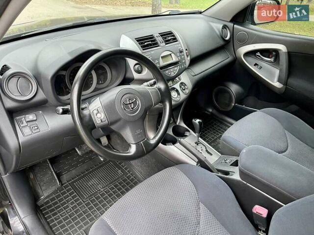 Чорний Тойота РАВ 4, об'ємом двигуна 2 л та пробігом 176 тис. км за 10750 $, фото 11 на Automoto.ua