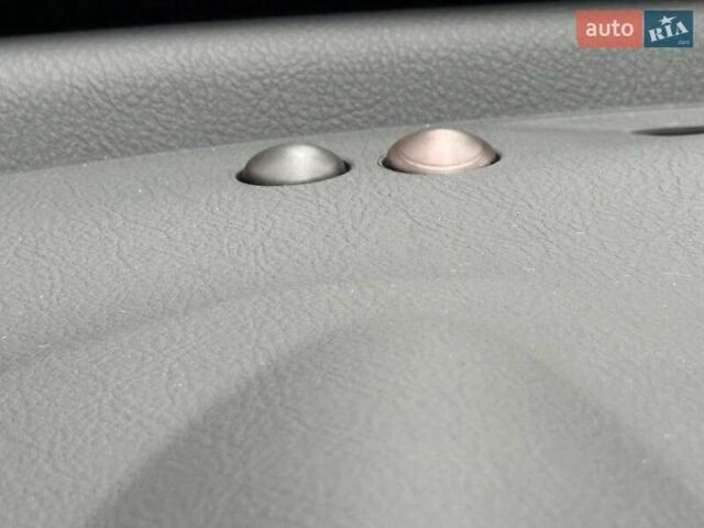 Чорний Тойота РАВ 4, об'ємом двигуна 2 л та пробігом 177 тис. км за 10999 $, фото 45 на Automoto.ua