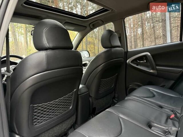 Чорний Тойота РАВ 4, об'ємом двигуна 2 л та пробігом 177 тис. км за 10999 $, фото 21 на Automoto.ua