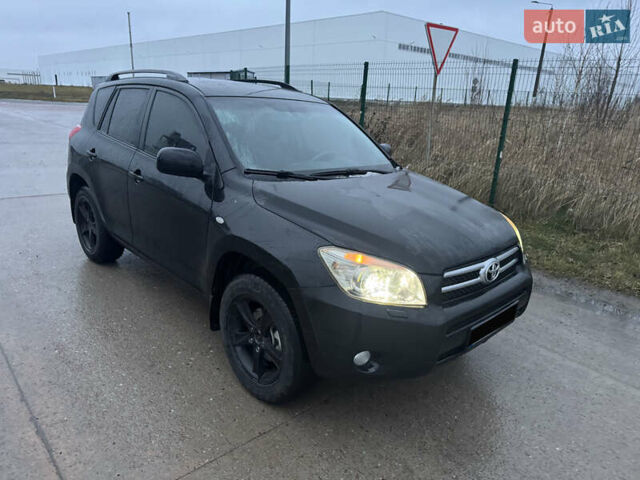 Чорний Тойота РАВ 4, об'ємом двигуна 2 л та пробігом 270 тис. км за 8500 $, фото 2 на Automoto.ua