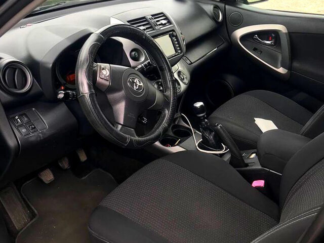 Черный Тойота РАВ 4, объемом двигателя 2.2 л и пробегом 235 тыс. км за 9500 $, фото 4 на Automoto.ua