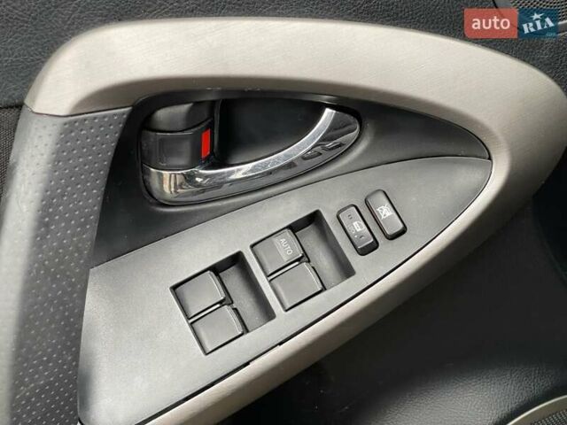 Чорний Тойота РАВ 4, об'ємом двигуна 2 л та пробігом 176 тис. км за 10750 $, фото 36 на Automoto.ua