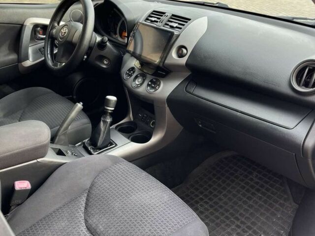 Чорний Тойота РАВ 4, об'ємом двигуна 2.2 л та пробігом 280 тис. км за 8500 $, фото 7 на Automoto.ua