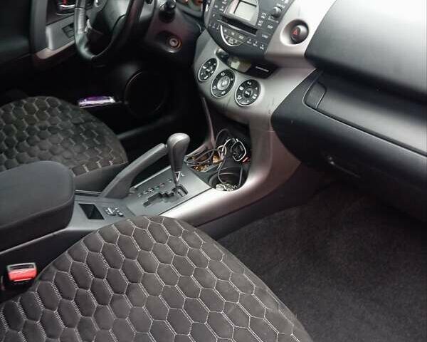 Черный Тойота РАВ 4, объемом двигателя 2 л и пробегом 225 тыс. км за 9000 $, фото 6 на Automoto.ua