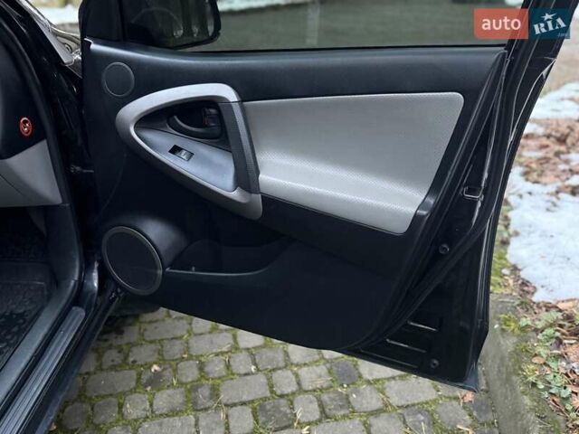 Черный Тойота РАВ 4, объемом двигателя 2.36 л и пробегом 267 тыс. км за 7777 $, фото 36 на Automoto.ua