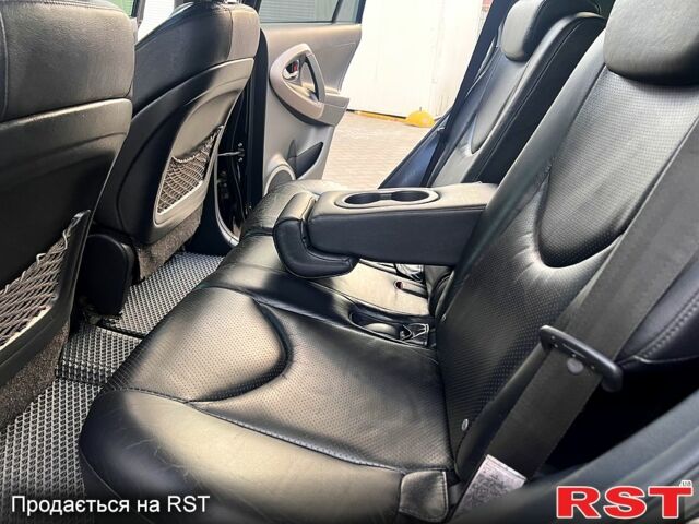 Черный Тойота РАВ 4, объемом двигателя 2 л и пробегом 275 тыс. км за 10800 $, фото 6 на Automoto.ua