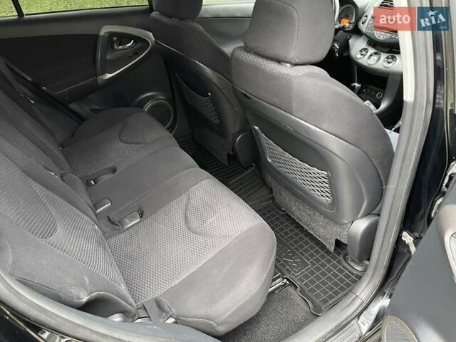 Черный Тойота РАВ 4, объемом двигателя 2 л и пробегом 176 тыс. км за 10750 $, фото 21 на Automoto.ua