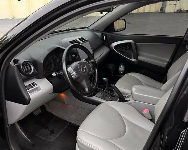 Черный Тойота РАВ 4, объемом двигателя 2.4 л и пробегом 268 тыс. км за 10500 $, фото 5 на Automoto.ua