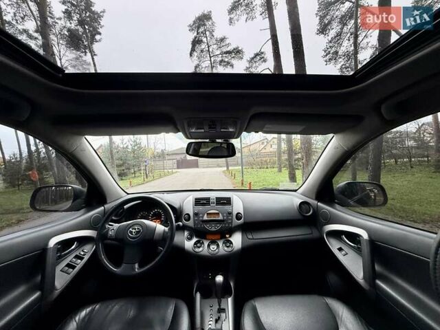 Чорний Тойота РАВ 4, об'ємом двигуна 2 л та пробігом 177 тис. км за 10999 $, фото 33 на Automoto.ua