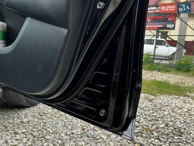 Черный Тойота РАВ 4, объемом двигателя 2.23 л и пробегом 235 тыс. км за 9500 $, фото 19 на Automoto.ua