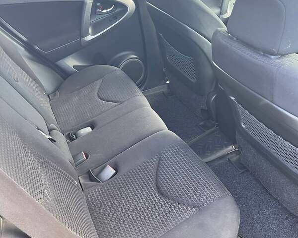 Черный Тойота РАВ 4, объемом двигателя 2 л и пробегом 180 тыс. км за 9700 $, фото 7 на Automoto.ua