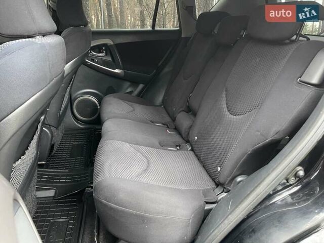 Чорний Тойота РАВ 4, об'ємом двигуна 2 л та пробігом 176 тис. км за 10750 $, фото 14 на Automoto.ua