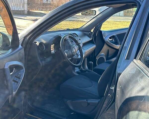 Черный Тойота РАВ 4, объемом двигателя 2 л и пробегом 248 тыс. км за 9799 $, фото 5 на Automoto.ua