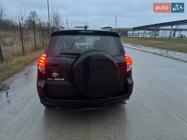 Чорний Тойота РАВ 4, об'ємом двигуна 2 л та пробігом 270 тис. км за 8500 $, фото 4 на Automoto.ua