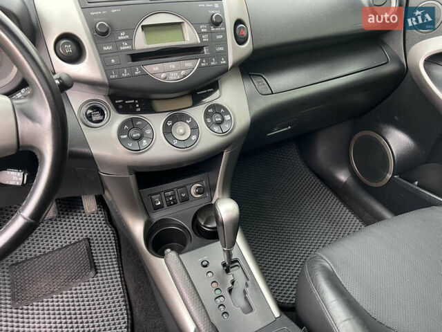 Черный Тойота РАВ 4, объемом двигателя 2 л и пробегом 270 тыс. км за 9500 $, фото 6 на Automoto.ua