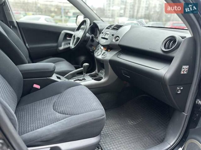 Черный Тойота РАВ 4, объемом двигателя 2 л и пробегом 253 тыс. км за 9500 $, фото 14 на Automoto.ua