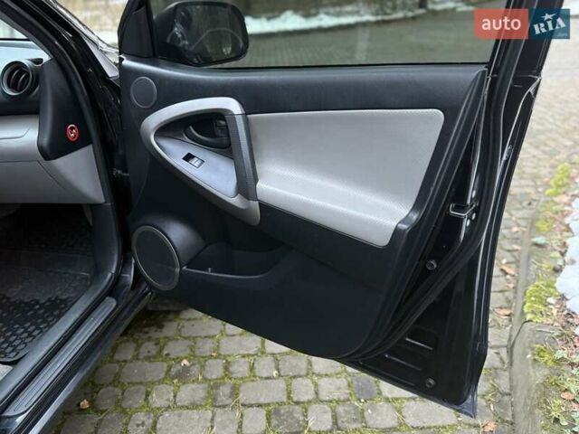 Черный Тойота РАВ 4, объемом двигателя 2.36 л и пробегом 267 тыс. км за 7777 $, фото 44 на Automoto.ua