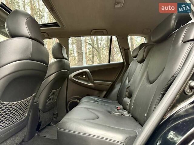 Чорний Тойота РАВ 4, об'ємом двигуна 2 л та пробігом 177 тис. км за 10999 $, фото 19 на Automoto.ua