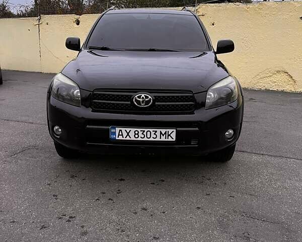 Черный Тойота РАВ 4, объемом двигателя 2.4 л и пробегом 268 тыс. км за 10500 $, фото 1 на Automoto.ua