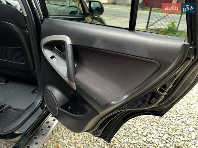 Черный Тойота РАВ 4, объемом двигателя 2.23 л и пробегом 235 тыс. км за 9500 $, фото 18 на Automoto.ua