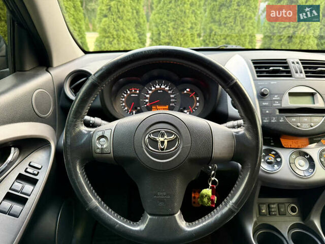 Черный Тойота РАВ 4, объемом двигателя 2 л и пробегом 87 тыс. км за 12800 $, фото 12 на Automoto.ua
