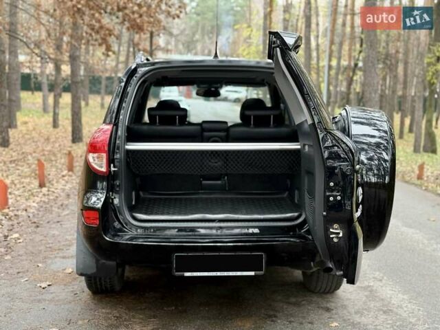 Чорний Тойота РАВ 4, об'ємом двигуна 2 л та пробігом 177 тис. км за 10999 $, фото 61 на Automoto.ua