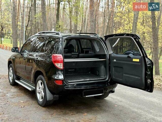 Чорний Тойота РАВ 4, об'ємом двигуна 2 л та пробігом 177 тис. км за 10999 $, фото 60 на Automoto.ua