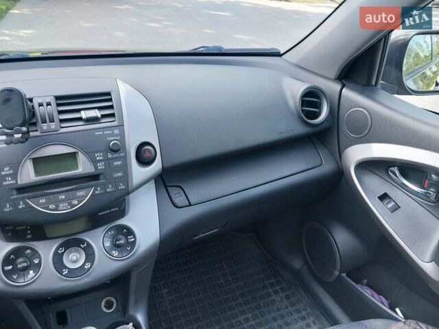 Черный Тойота РАВ 4, объемом двигателя 2.2 л и пробегом 250 тыс. км за 9500 $, фото 7 на Automoto.ua