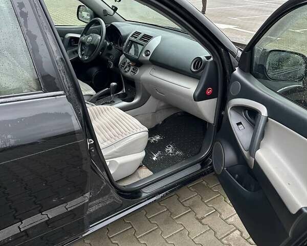 Чорний Тойота РАВ 4, об'ємом двигуна 2.4 л та пробігом 254 тис. км за 12000 $, фото 8 на Automoto.ua