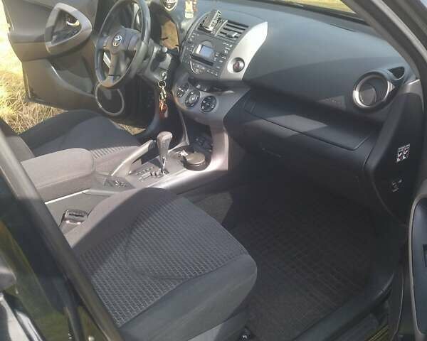 Тойота РАВ 4 2008 в Белой Церкве на Automoto.ua Черный Тойота РАВ 4, объемом двигателя 2 л и пробегом 133 тыс. км за 9800 $, фото 13 на Automoto.ua