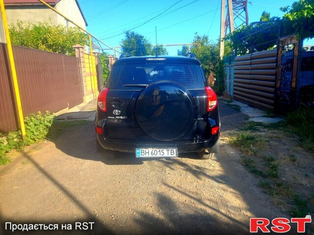 Чорний Тойота РАВ 4, об'ємом двигуна 2.4 л та пробігом 215 тис. км за 10800 $, фото 1 на Automoto.ua