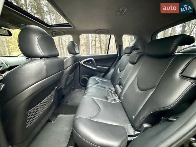 Чорний Тойота РАВ 4, об'ємом двигуна 2 л та пробігом 177 тис. км за 10999 $, фото 20 на Automoto.ua