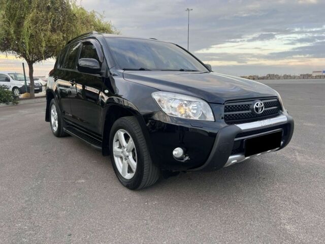 Черный Тойота РАВ 4, объемом двигателя 2 л и пробегом 275 тыс. км за 10300 $, фото 1 на Automoto.ua