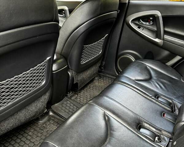 Черный Тойота РАВ 4, объемом двигателя 2 л и пробегом 178 тыс. км за 11999 $, фото 9 на Automoto.ua