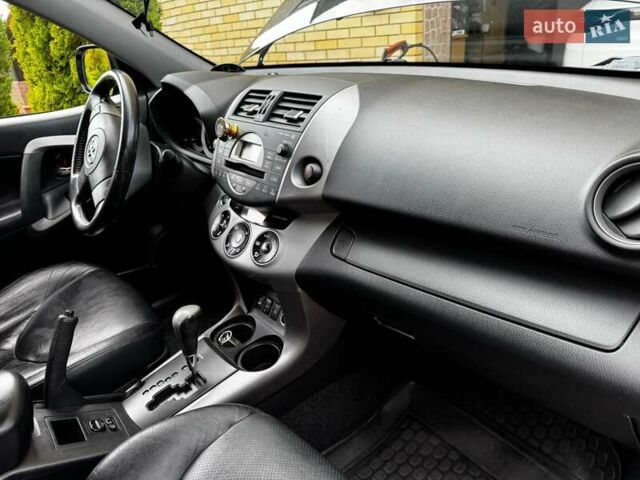 Черный Тойота РАВ 4, объемом двигателя 2 л и пробегом 178 тыс. км за 11999 $, фото 6 на Automoto.ua