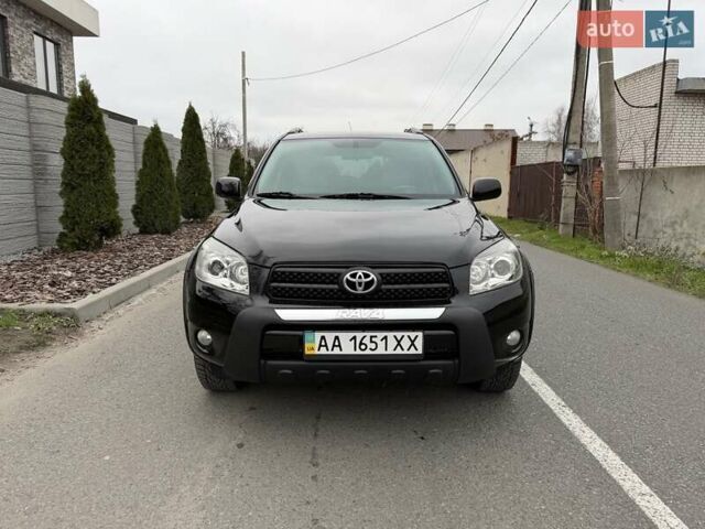 Черный Тойота РАВ 4, объемом двигателя 2.4 л и пробегом 173 тыс. км за 10500 $, фото 1 на Automoto.ua