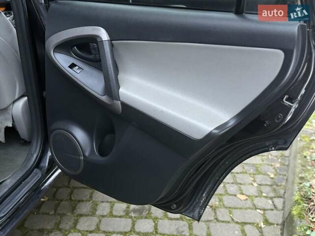 Черный Тойота РАВ 4, объемом двигателя 2.36 л и пробегом 268 тыс. км за 7400 $, фото 53 на Automoto.ua