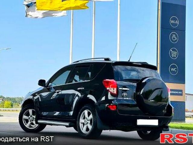 Черный Тойота РАВ 4, объемом двигателя 2 л и пробегом 200 тыс. км за 11000 $, фото 1 на Automoto.ua