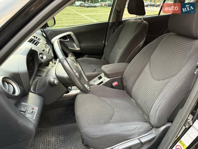 Черный Тойота РАВ 4, объемом двигателя 2 л и пробегом 87 тыс. км за 12800 $, фото 27 на Automoto.ua