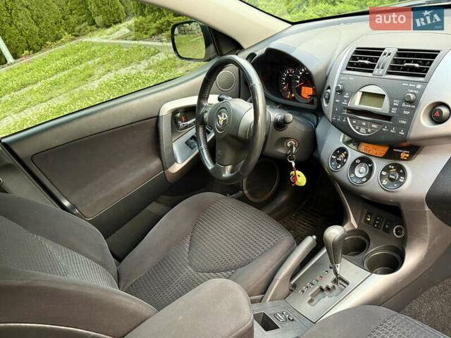 Черный Тойота РАВ 4, объемом двигателя 2 л и пробегом 87 тыс. км за 12800 $, фото 35 на Automoto.ua