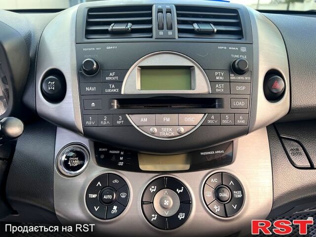 Черный Тойота РАВ 4, объемом двигателя 2 л и пробегом 275 тыс. км за 10800 $, фото 5 на Automoto.ua