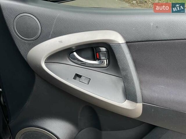 Черный Тойота РАВ 4, объемом двигателя 2 л и пробегом 176 тыс. км за 10450 $, фото 40 на Automoto.ua